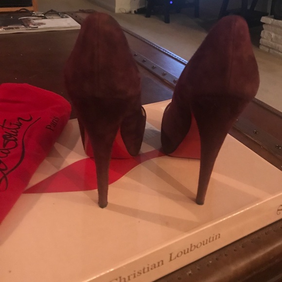 Christian Louboutin Burgundy Suede Platform Pump - Picture 5 of 8
